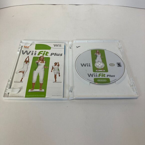 Wii Fit Plus Nintendo Wii Works Complete Video Game 2009 No Board - Picture 3 of 7